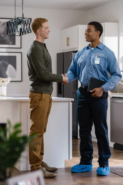  Electrician shakes customers hand after finishing service.
